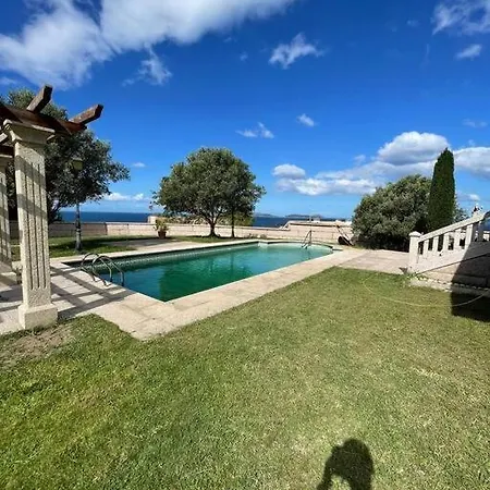 Overlooking Cies Islands Villa